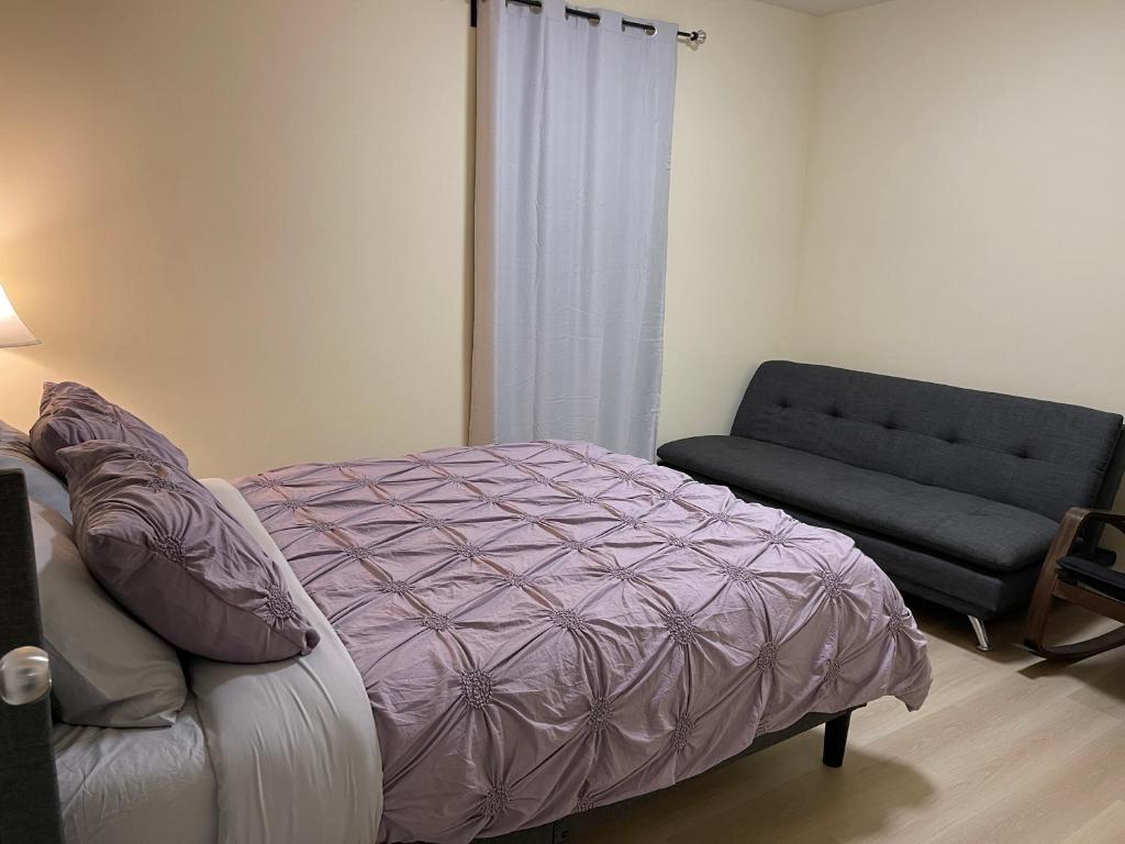 Posezení v ubytování Two-bedroom Suite with King Bed-4 Minutes to The Falls
