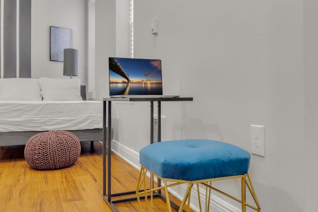 Fairmount Art Museum Center City Suites - Studio
