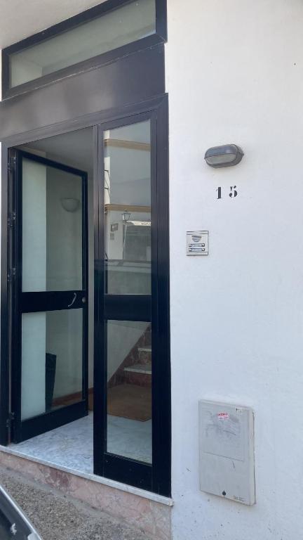 a door to a building with a sign on it at Coqueto apartamento con garaje in Conil de la Frontera