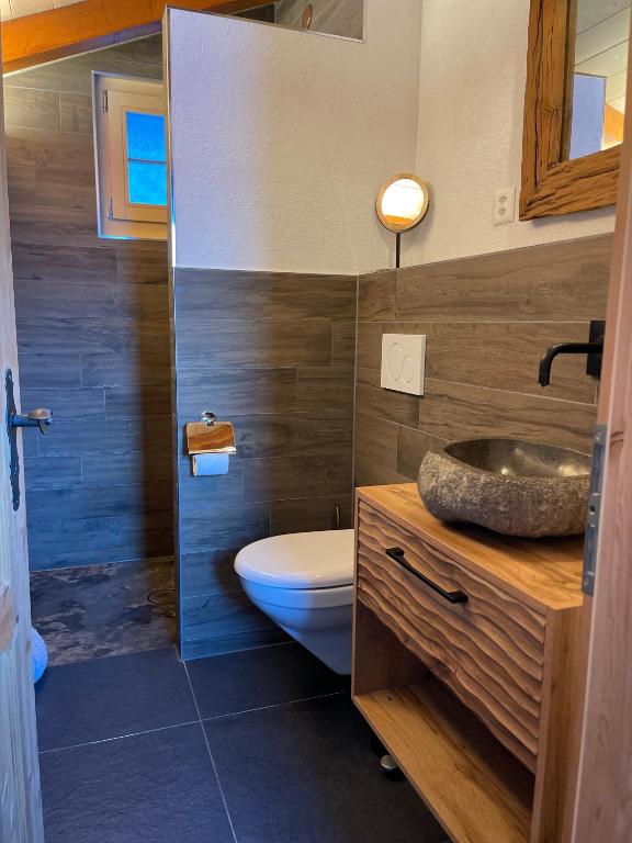 Ein Badezimmer in der Unterkunft Hotel Jägerstübli Grindelwald