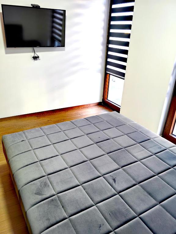 Ένα ή περισσότερα κρεβάτια σε δωμάτιο στο Borovi 3, apartman 4