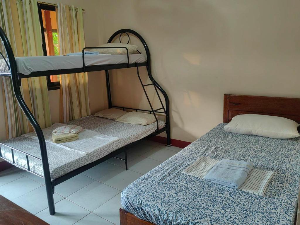 Postel nebo postele na pokoji v ubytování JBR Tourist Inn - Port Barton