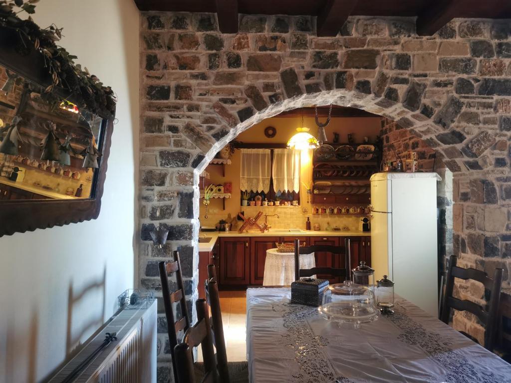 Kuchyň nebo kuchyňský kout v ubytování Evenos Stone Villa