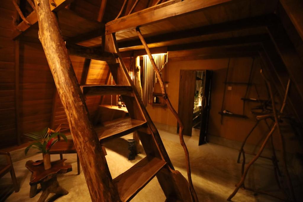 Palanda nebo palandy na pokoji v ubytování Cinnamon Paradise Cinnamon Room