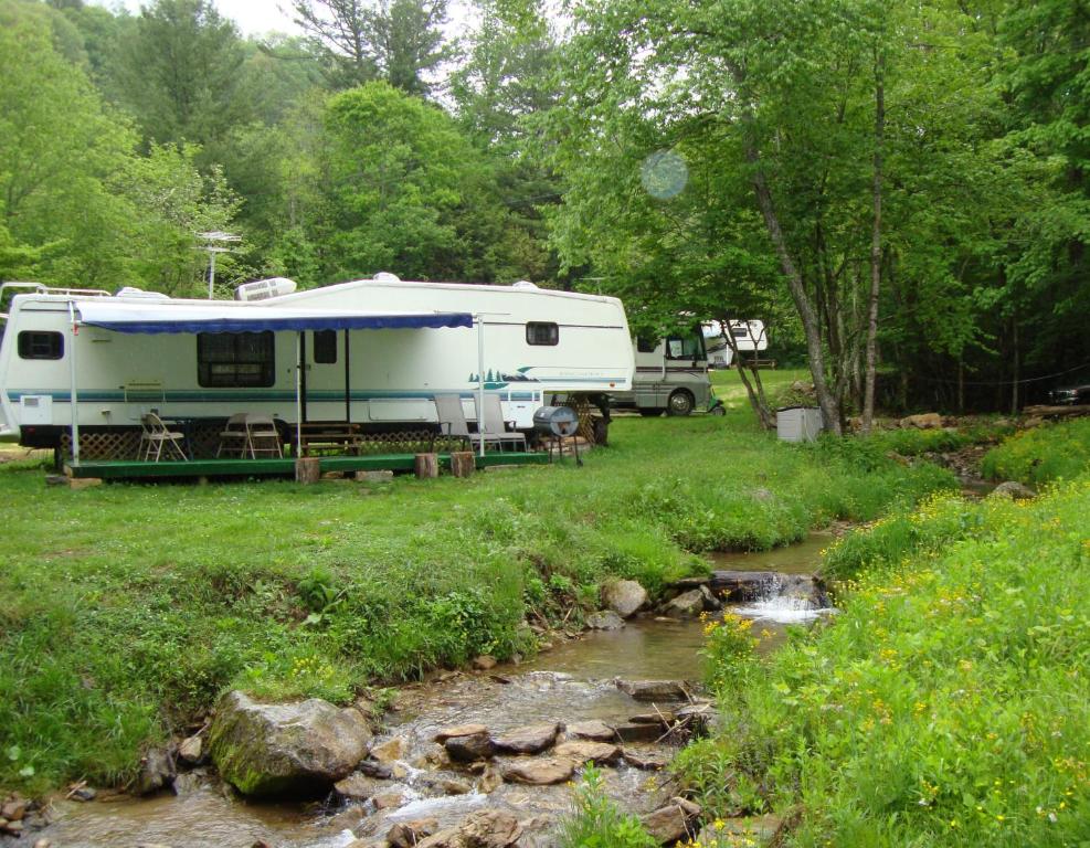 Dark Ridge HideOut, Elk Park (updated prices 2024)