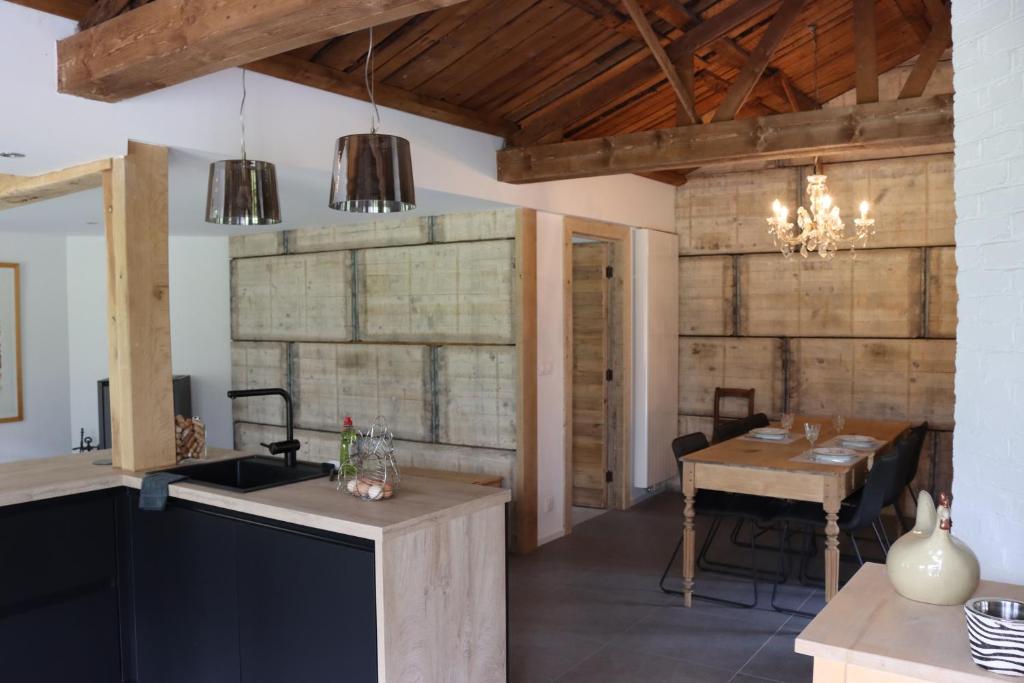 Kuchyň nebo kuchyňský kout v ubytování Le Chalet de Paul