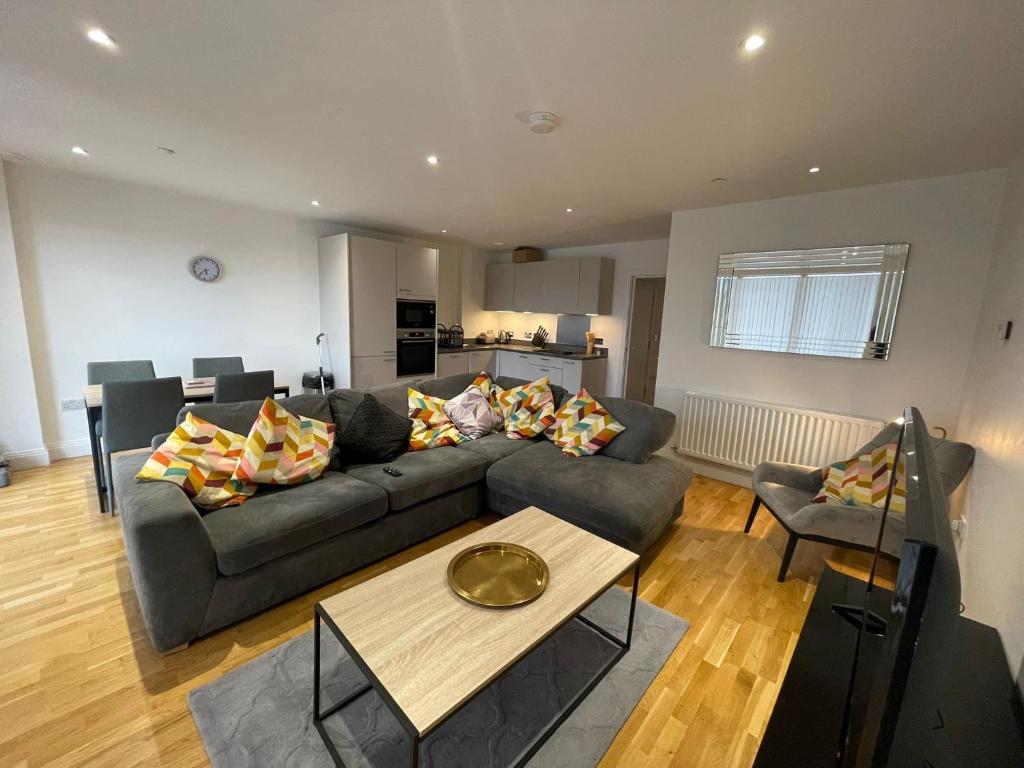 a living room with a couch and a table at Lovely 2 Bedroom Apartment London in Woolwich