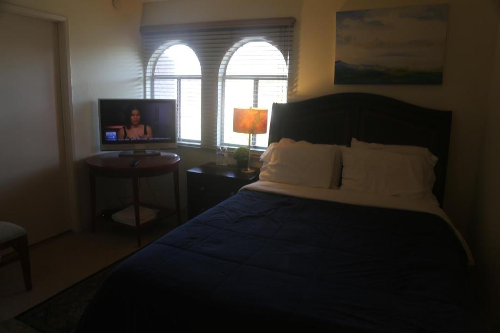 Bed and Breakfast in Hollywood Hills - Deluxe Double Room