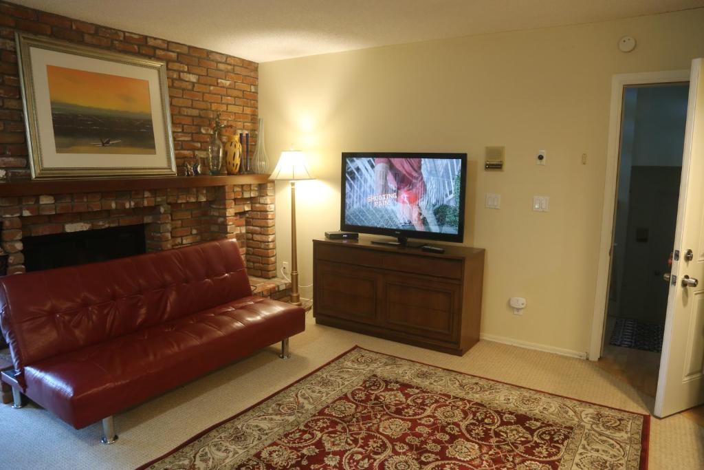 Bed and Breakfast in Hollywood Hills - Suite With Garden View