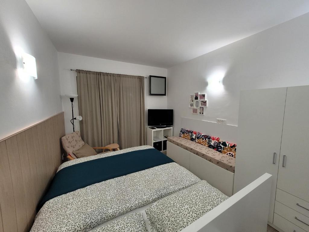 Apartma Žusterna za bazenom - Appartement D'une Chambre