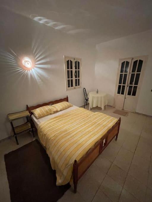 Postel nebo postele na pokoji v ubytování Dar Bolte Djerba