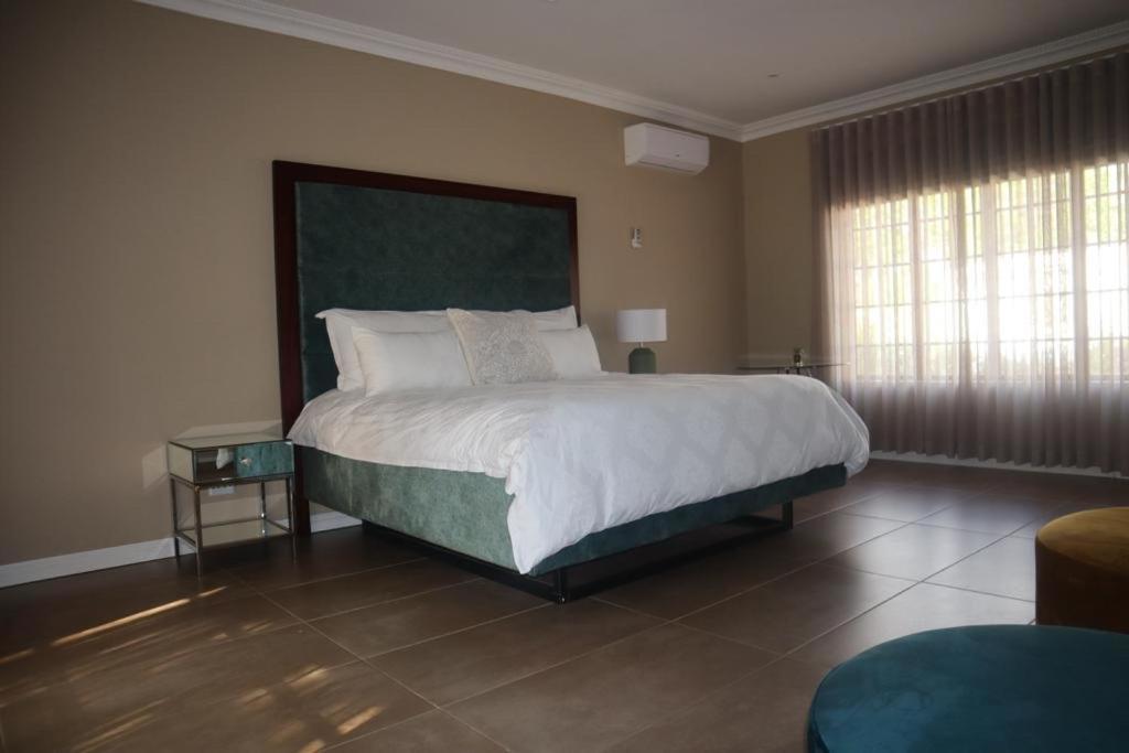 The Meander Estate - Deluxe King Room