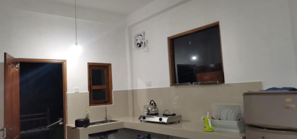 Kuchyň nebo kuchyňský kout v ubytování Gagana Villa