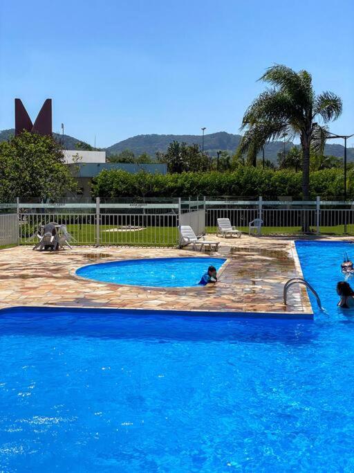 בריכת השחייה שנמצאת ב-Casa na Grande Florianópolis com piscina! או באזור