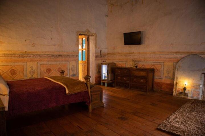 Una cama o camas en una habitación de Habitación en casa del siglo XVI