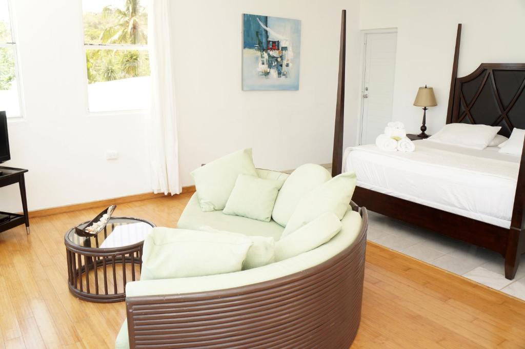 Postel nebo postele na pokoji v ubytování Bravo Beach Hotel