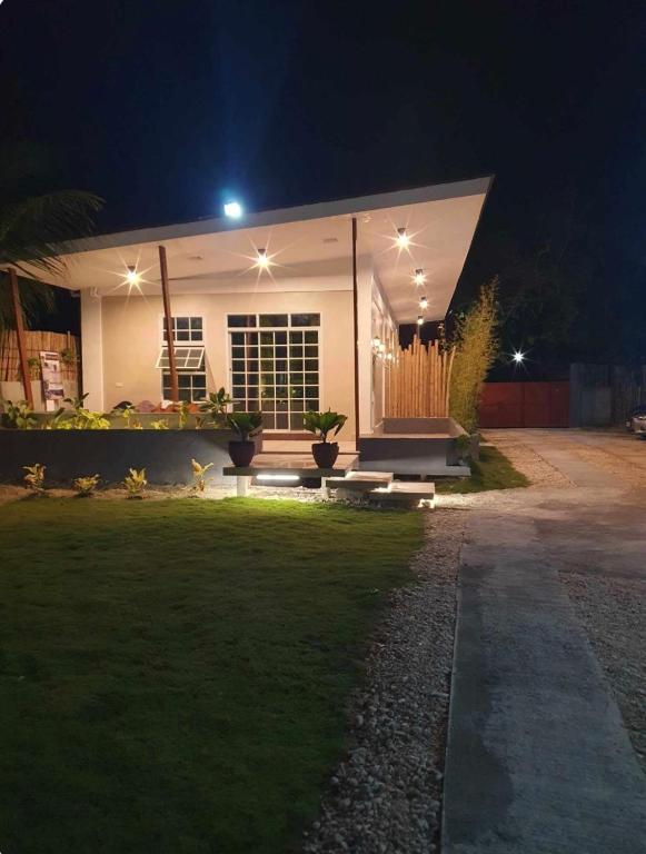 Fins Pacific Coral Bay, Jumangpas (updated prices 2024)