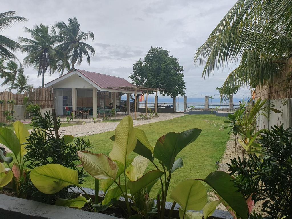 Fins Pacific Coral Bay, Jumangpas (updated prices 2024)