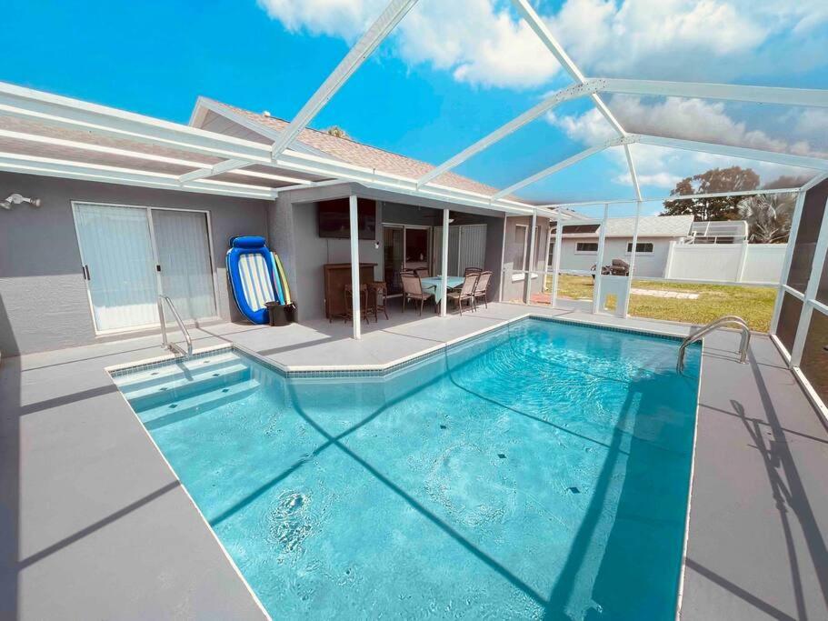 Manatee Oasis Weeki Wachee Family Fun Pool Home, Spring Hill (updated