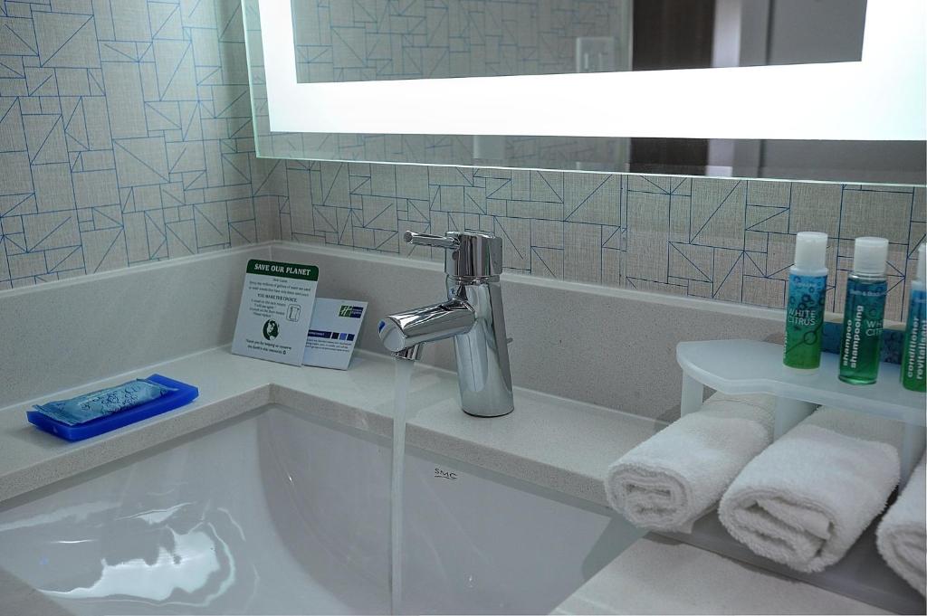 Holiday Inn Express & Suites Toronto Airport West by IHG - Resim 21