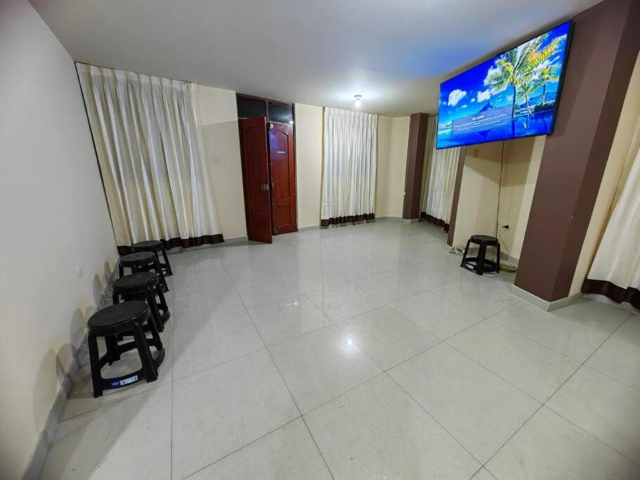 Televízia a/alebo spoločenská miestnosť v ubytovaní Amplio Departamento en 2do piso
