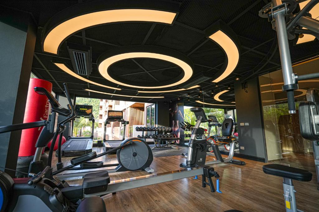 Fitness centrum a/nebo fitness zařízení v ubytování The Marin Phuket Kamala Beach