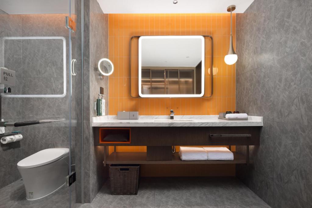 Koupelna v ubytování Home2 Suites By Hilton Hotel Guangzhou Baiyun International Airport Branch - Free Shuttle Bus to Guangzhou Baiyun International Airport & Free Deliver Service to Canton Fair Complex During Canton Fair Period
