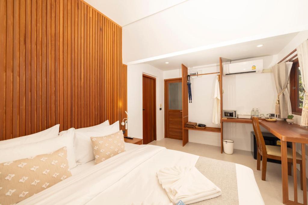 Postel nebo postele na pokoji v ubytování The AVA Resort Koh Tao