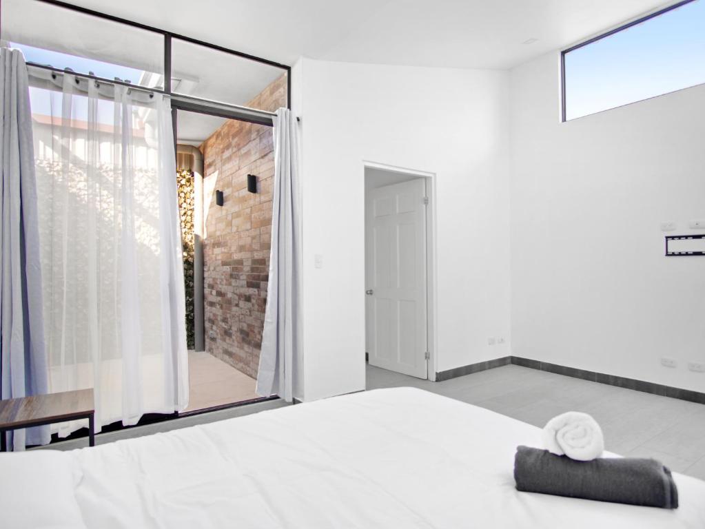 a bedroom with a bed and a large window at Apartamento Bellavista en San Jose in San José
