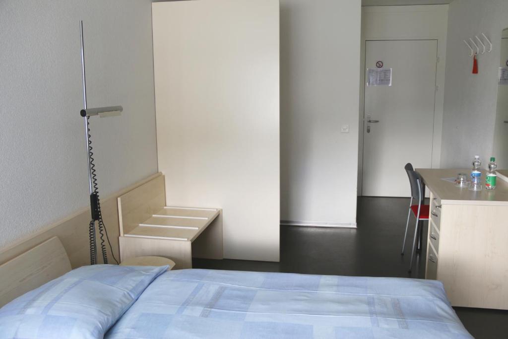 Postel nebo postele na pokoji v ubytování Richemont Hotel