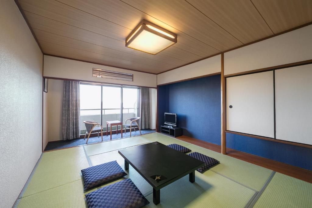 Mercure Kochi Tosa Resort & Spa - Sala De Estilo Japonés Con Vista A La Montaña