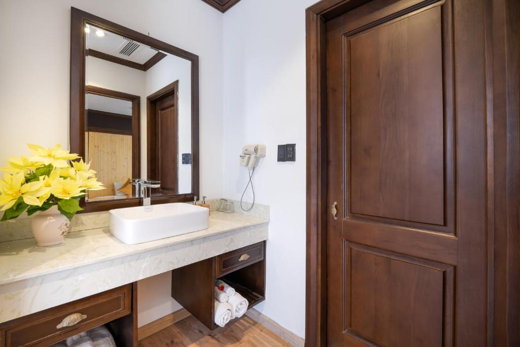 Suite có giường cỡ King với ban công