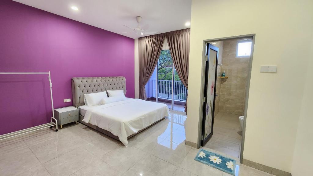 a bedroom with a bed and a purple wall at La Belle Maison 12 @ Gurney Kelawai/Pulau Tikus/Georgetown in George Town