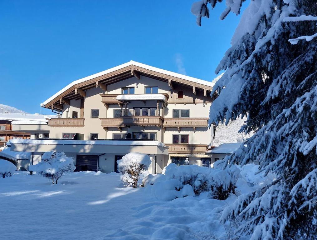 Hotel Garni Erler v zimě