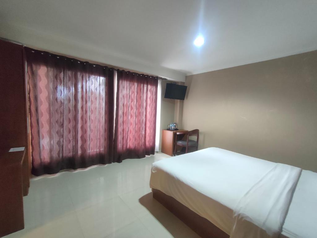 Postel nebo postele na pokoji v ubytování Votel Viure Hotel Jogjakarta