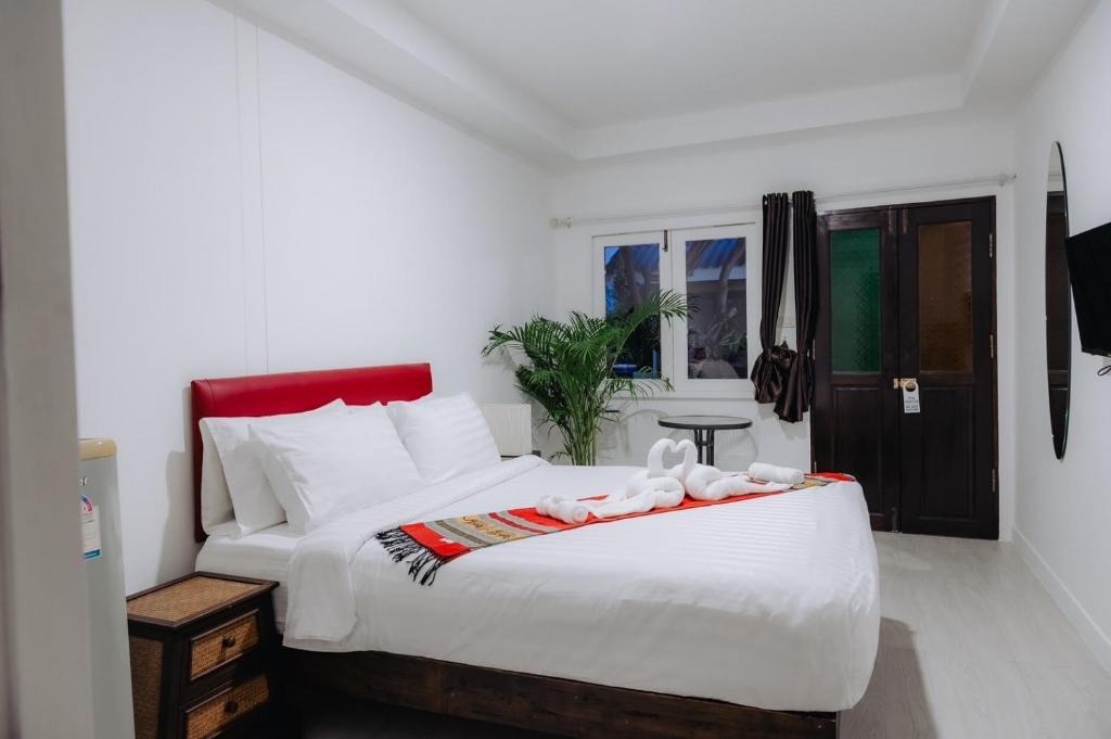 Postel nebo postele na pokoji v ubytování Amit Resort 51 Hua Hin