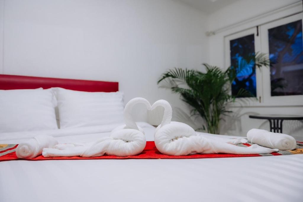 Postel nebo postele na pokoji v ubytování Amit Resort 51 Hua Hin