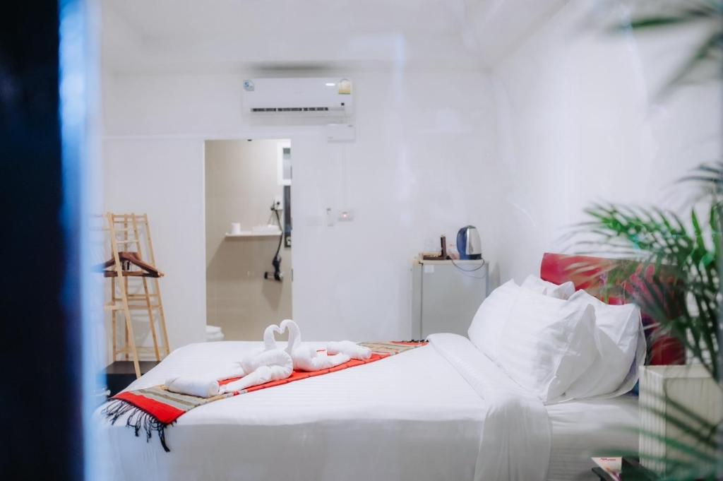 Postel nebo postele na pokoji v ubytování Amit Resort 51 Hua Hin