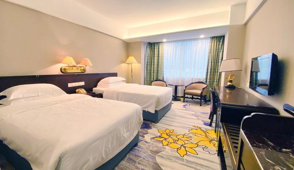 Postel nebo postele na pokoji v ubytování Zhongshan International Hotel