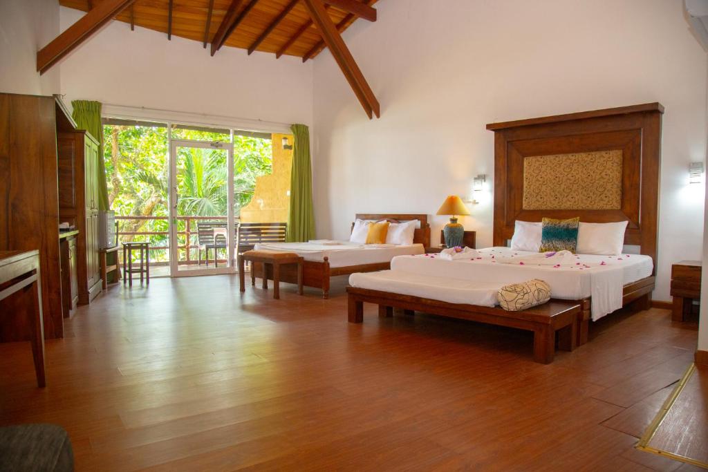 Postel nebo postele na pokoji v ubytování Laluna Ayurveda Resort