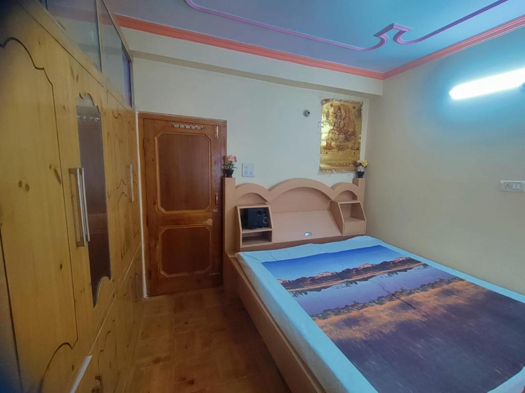 Säng eller sängar i ett rum på Sonam Homestay Reckong Peo