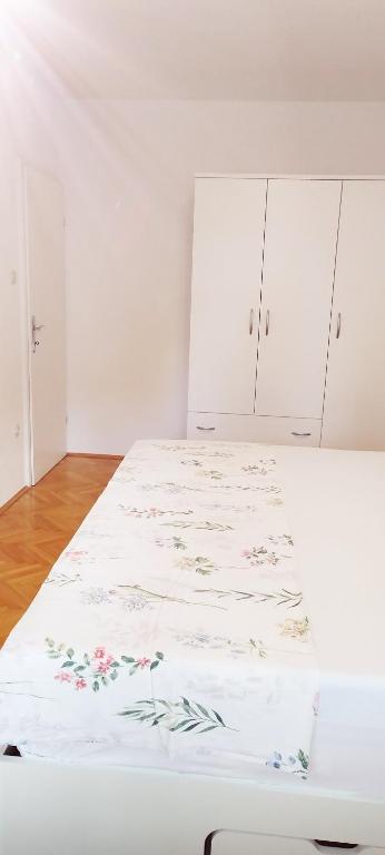 Postel nebo postele na pokoji v ubytování Apartman Makarska