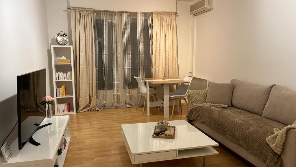 a living room with a couch and a table at Appartement frontière Luxembourg in Thionville