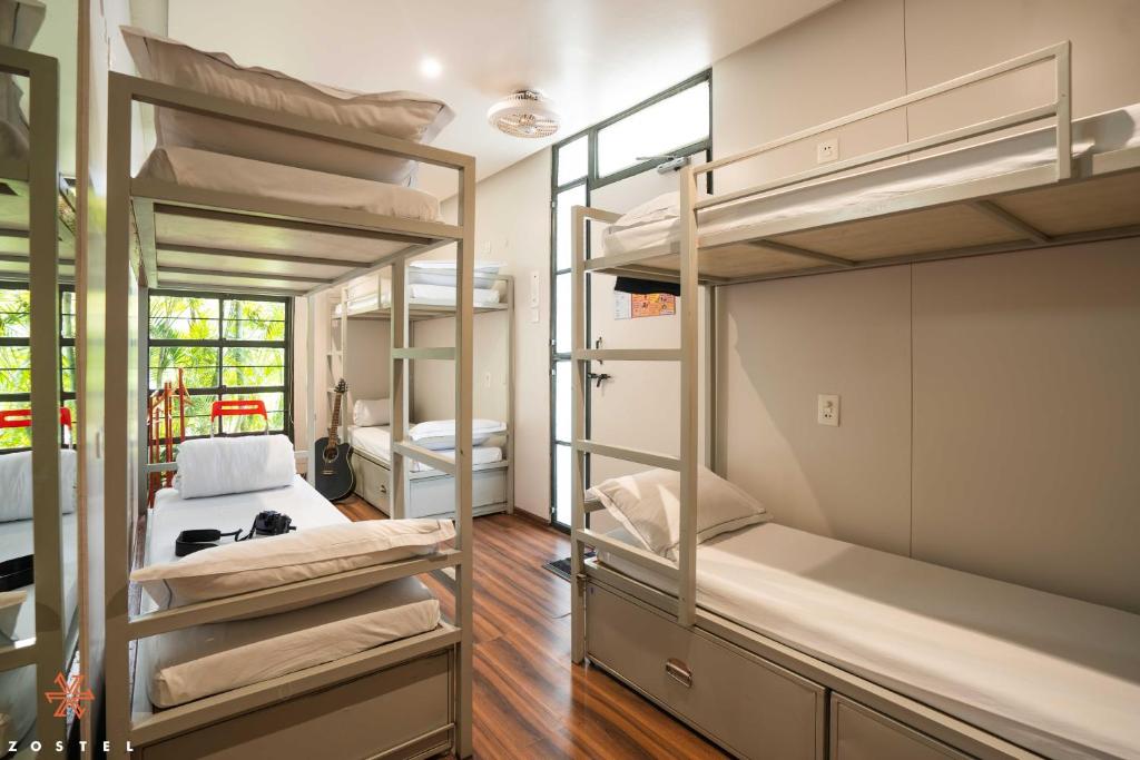 Zostel Plus Panchgani - Bed In 6-Bed Mixed Dormitory Room