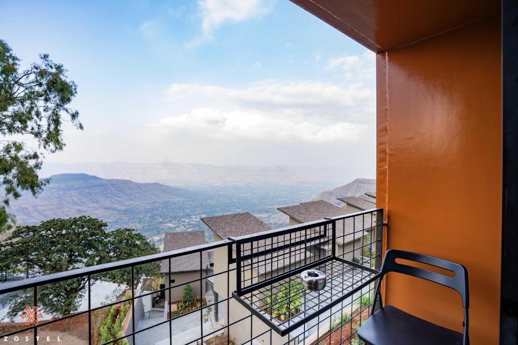 Zostel Plus Panchgani - Double Room With Valley View