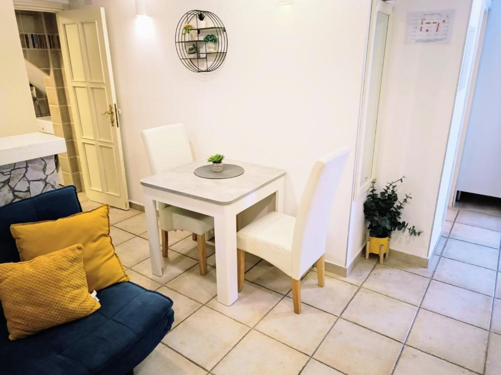 Posezení v ubytování AS Lucana Apartment - Ground floor