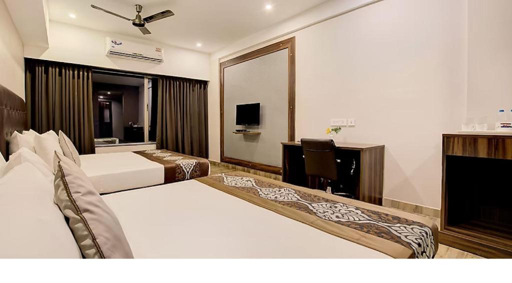 Yashshree Milestone - Deluxe Family Room