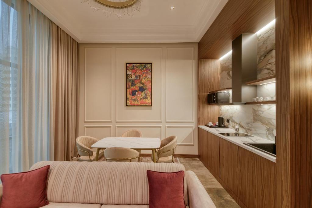 Hayasa Hotel Yerevan - 行政套房