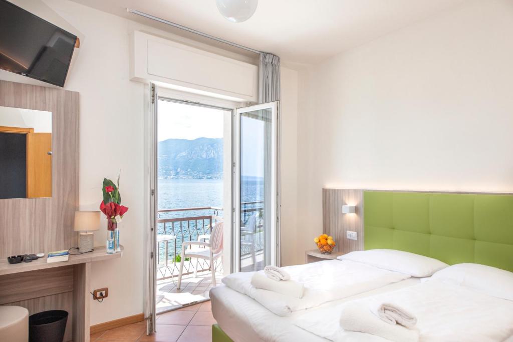 Postel nebo postele na pokoji v ubytování Hotel Menapace