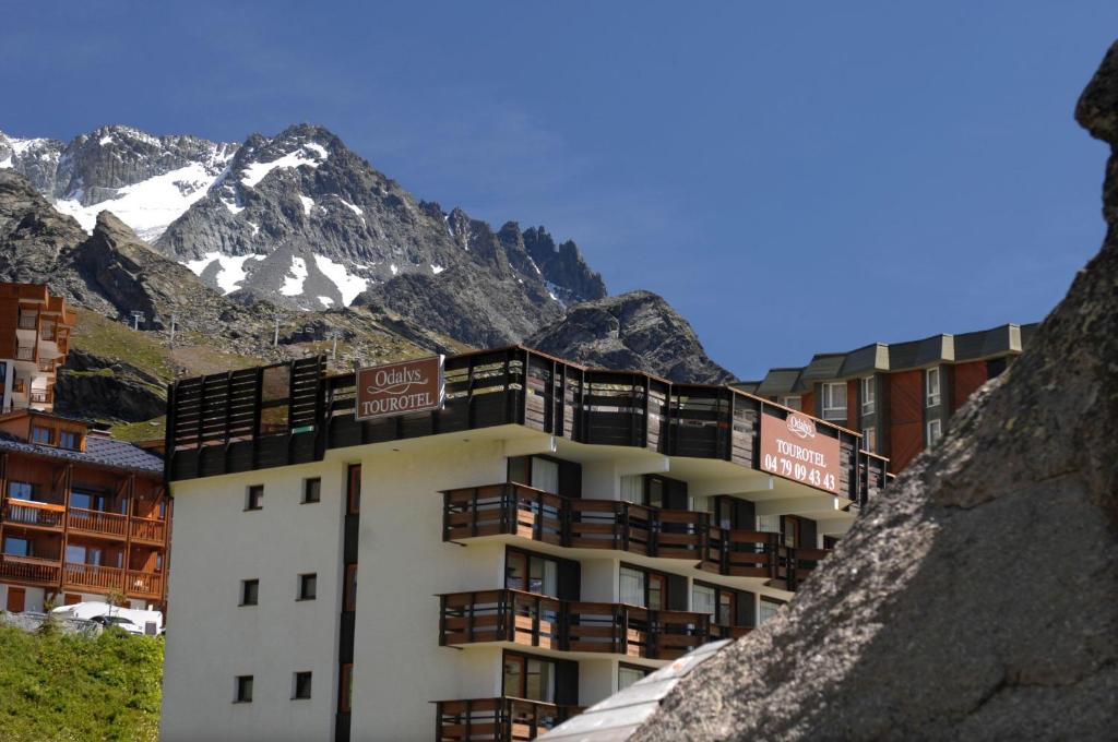 Nespecifikovaný výhled na hory nebo výhled na hory při pohledu z aparthotelu